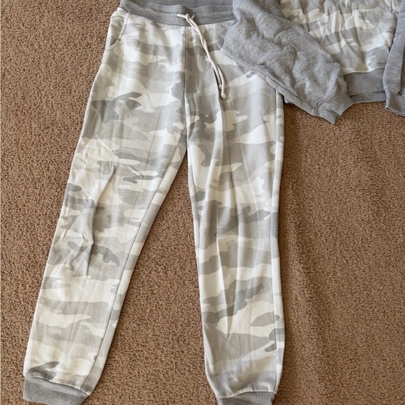 Women’s Jogger Sets - Picture 5 of 10